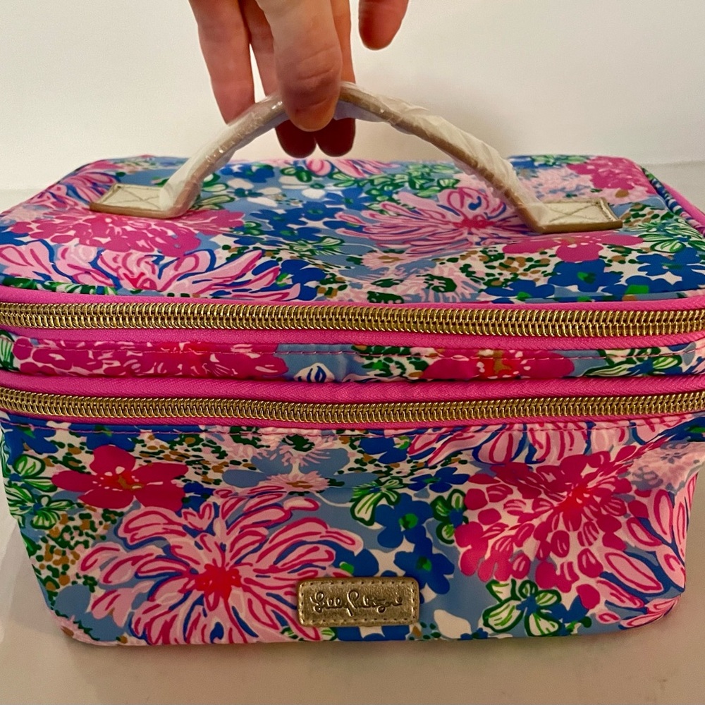 Brand new Lilly Pulitzer Devona Cosmetic Case